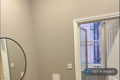 1 bedroom in a flat share to rent, Beaumont Avenue, London, W14
