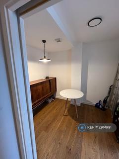 1 bedroom in a flat share to rent, Theobalds Road, London, WC1X