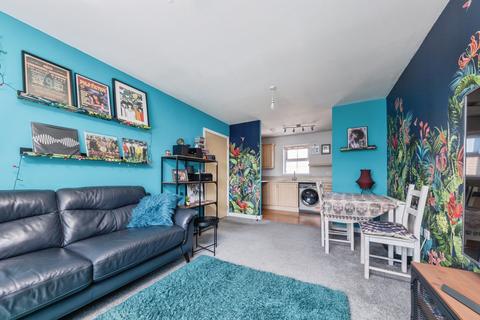2 bedroom flat for sale, Alchester Court, Towcester, NN12