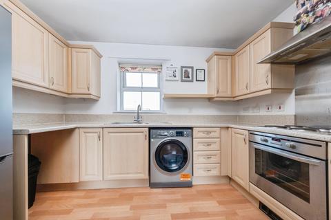 2 bedroom flat for sale, Alchester Court, Towcester, NN12