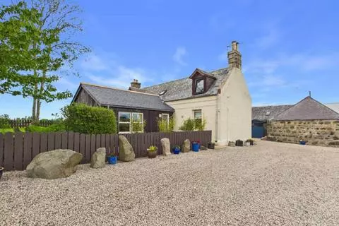 3 bedroom equestrian property for sale