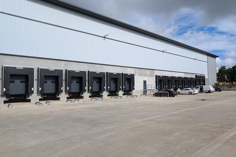 Distribution warehouse to rent, Earlstrees Rd Corby NN17 4AZ