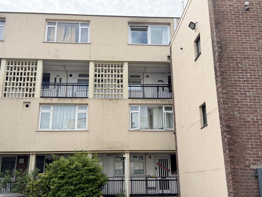 3 bedroom maisonette for sale