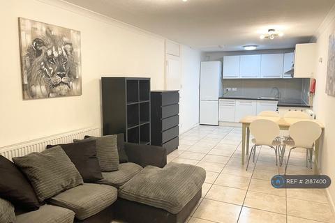 3 bedroom flat to rent, Shuters Square, London, W14
