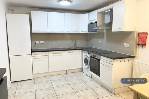 3 bedroom flat to rent, Shuters Square, London, W14