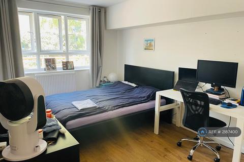 3 bedroom flat to rent, Shuters Square, London, W14