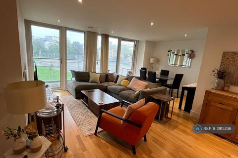 3 bedroom flat to rent, The Crescent, London, SE8