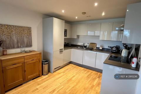 3 bedroom flat to rent, The Crescent, London, SE8