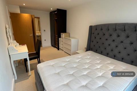 3 bedroom flat to rent, The Crescent, London, SE8