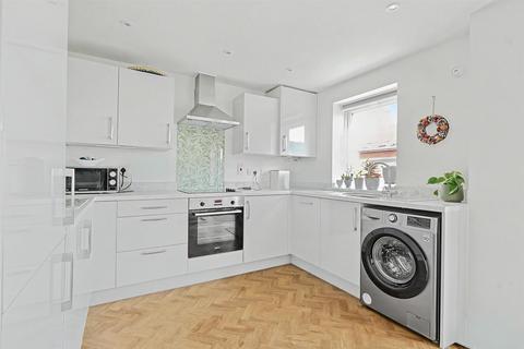 2 bedroom semi-detached house for sale, Malyons Lane, Hockley SS5