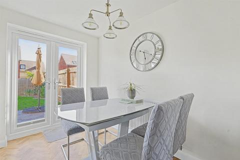 2 bedroom semi-detached house for sale, Malyons Lane, Hockley SS5