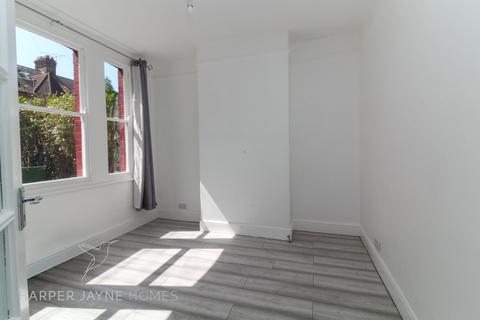 2 bedroom maisonette for sale, Perth Road, London