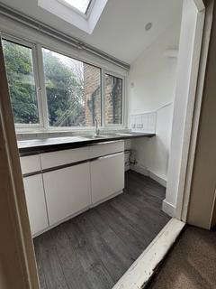 1 bedroom flat to rent, A, Whipps Cross Rd, Whipps Cross, E11
