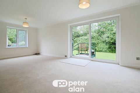 2 bedroom ground floor flat for sale, Lee Court, Cardiff