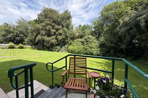 2 bedroom ground floor flat for sale, Lee Court, Cardiff