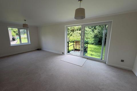 2 bedroom ground floor flat for sale, Lee Court, Cardiff