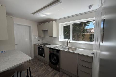 2 bedroom ground floor flat for sale, Lee Court, Cardiff