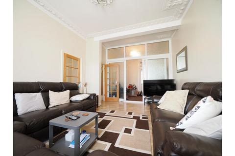4 bedroom terraced house for sale, East Avenue, London, E12