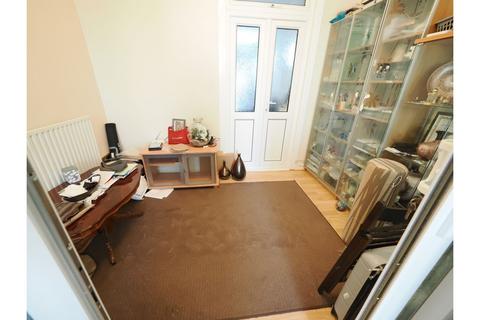 4 bedroom terraced house for sale, East Avenue, London, E12