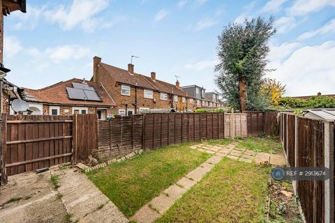 2 bedroom terraced house to rent, Trelawney Avenue, Slough, SL3