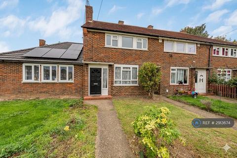2 bedroom terraced house to rent, Trelawney Avenue, Slough, SL3