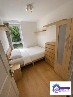 1 bedroom in a flat share to rent, Westferry, London E14