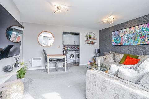 Flat - Waggon Road, Leeds, LS10