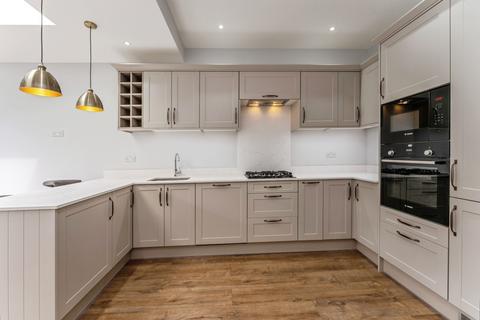 3 bedroom terraced house for sale, Squires Lane, London, N3