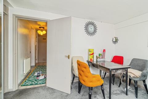 1 bedroom flat for sale, Cleavers Avenue, Conniburrow, Milton Keynes, Buckinghamshire, MK14