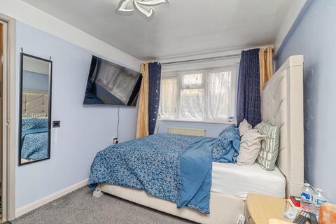 1 bedroom flat for sale, Cleavers Avenue, Conniburrow, Milton Keynes, Buckinghamshire, MK14