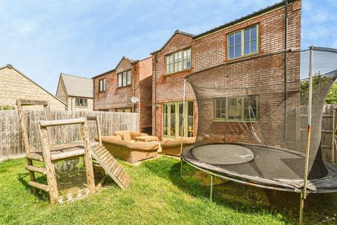 4 bedroom detached house for sale, Britannia Drive, Calne