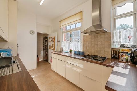 4 bedroom flat for sale, Palmeira Avenue, Westcliff-on-Sea, Essex, SS0