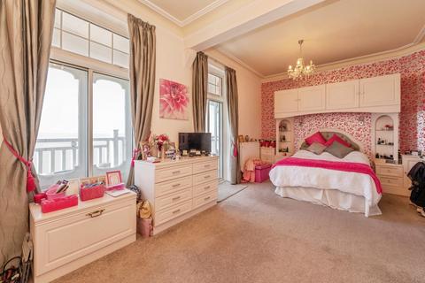 4 bedroom flat for sale, Palmeira Avenue, Westcliff-on-Sea, Essex, SS0