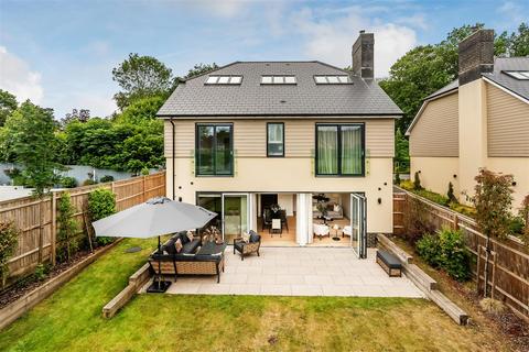 KENNEL LANE, FETCHAM, KT22