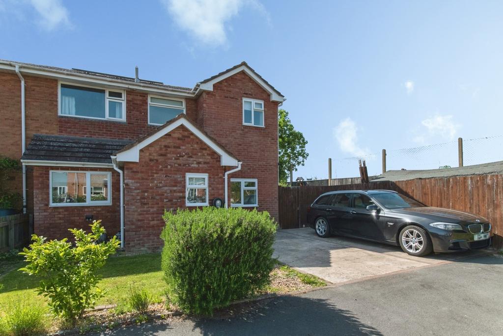 5 bedroom semi-detached house for sale