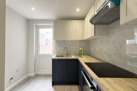 Studio to rent, Mead Road, Edgware, HA8