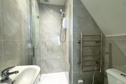 Studio to rent, Mead Road, Edgware, HA8