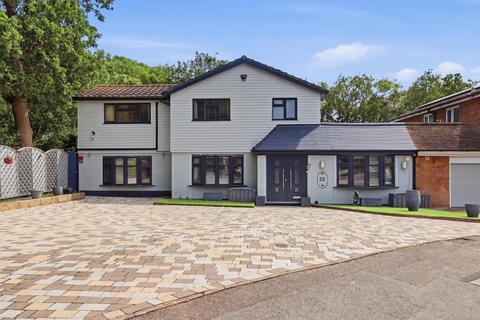 8 bedroom link detached house for sale, Falcon Way, Basildon, Essex, SS16