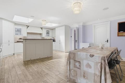 8 bedroom link detached house for sale, Falcon Way, Basildon, Essex, SS16