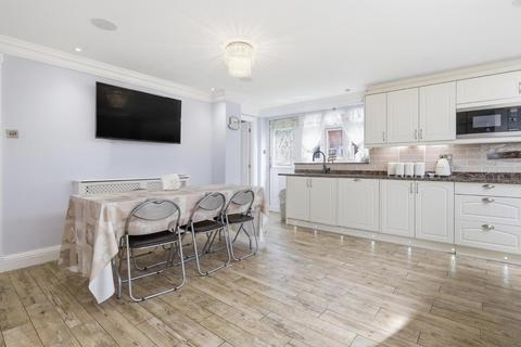8 bedroom link detached house for sale, Falcon Way, Basildon, Essex, SS16