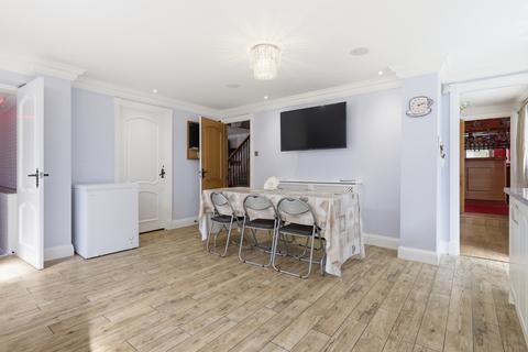 8 bedroom link detached house for sale, Falcon Way, Basildon, Essex, SS16
