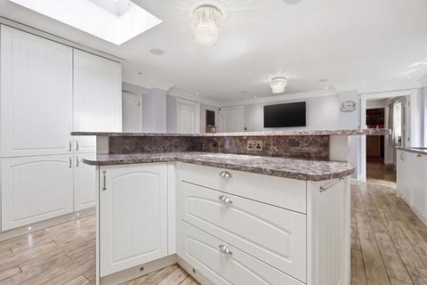 8 bedroom link detached house for sale, Falcon Way, Basildon, Essex, SS16