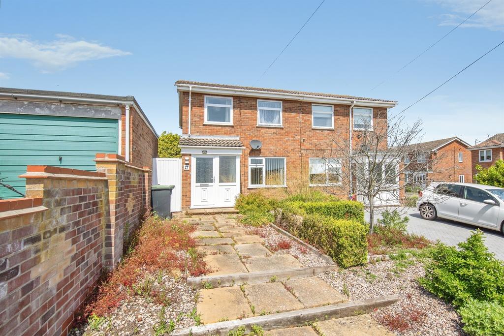 3 bedroom semi-detached house for sale