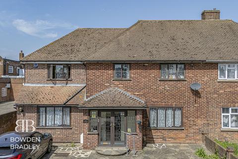 4 bedroom semi-detached house for sale, Havering Road, Collier Row, RM1