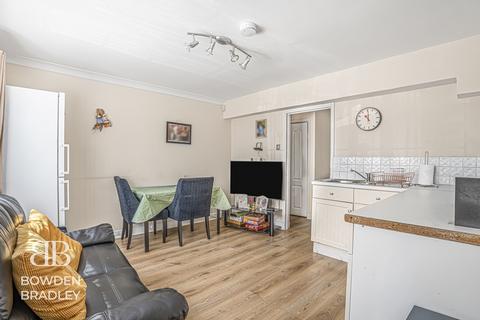 4 bedroom semi-detached house for sale, Havering Road, Collier Row, RM1