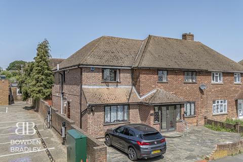 Havering Road, Collier Row, RM1
