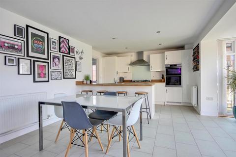 5 bedroom detached house for sale, Stromberg Street, Anlaby, Hull