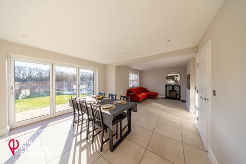 5 bedroom detached house for sale, Canberra Lake Way, Reading, RG10