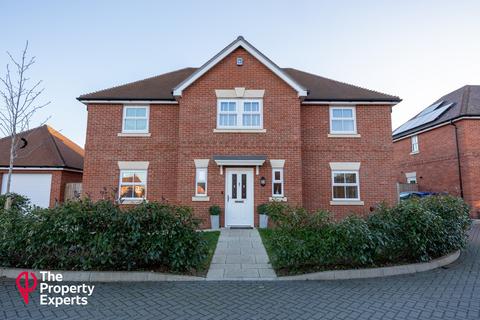 5 bedroom detached house for sale, Canberra Lake Way, Reading, RG10