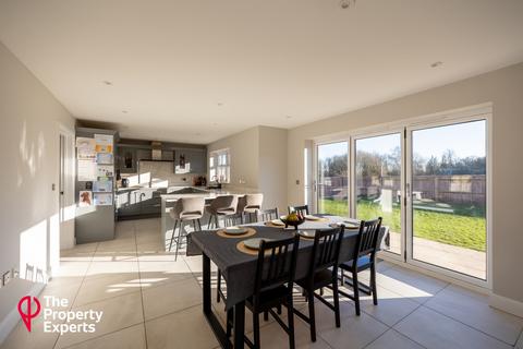 5 bedroom detached house for sale, Canberra Lake Way, Reading, RG10